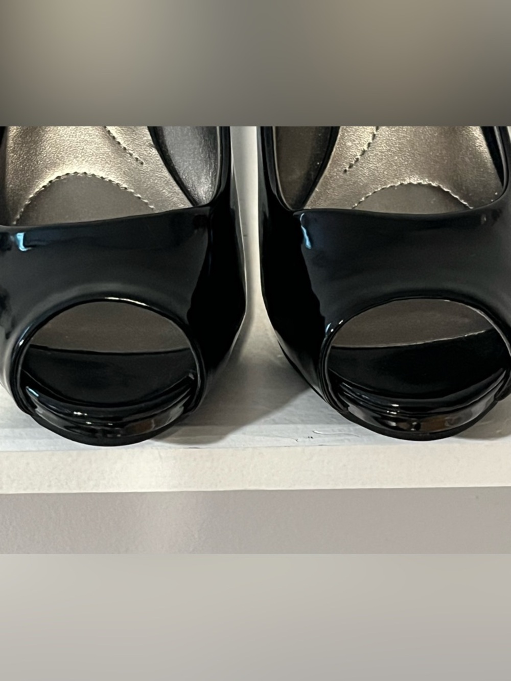 Bandolino Black Patent Peep-Toe Heels 👠 - Picture 12 of 13